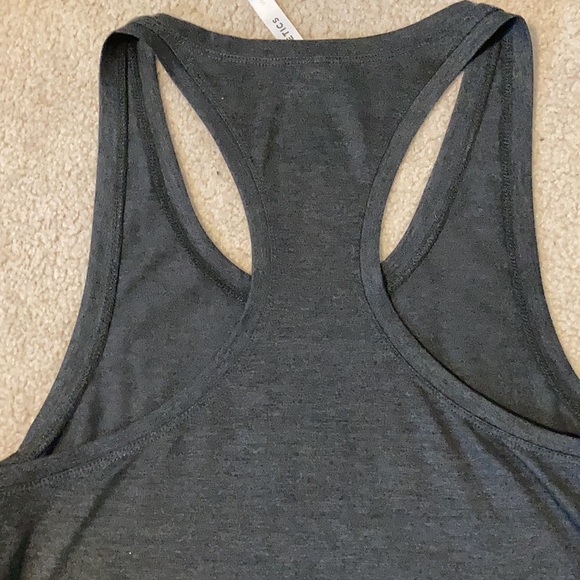 Fabletics Racerback Tank Top Size Small - Picture 5 of 5